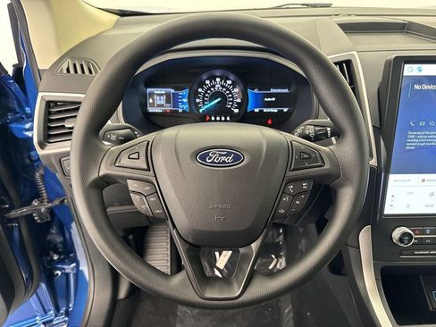 New 2024 Ford Edge SE w/ Black Appearance Package image 9