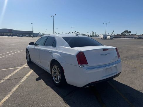 Used 2017 Chrysler 300 C RWD image 4