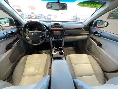 Used 2012 Toyota Camry XLE image 8