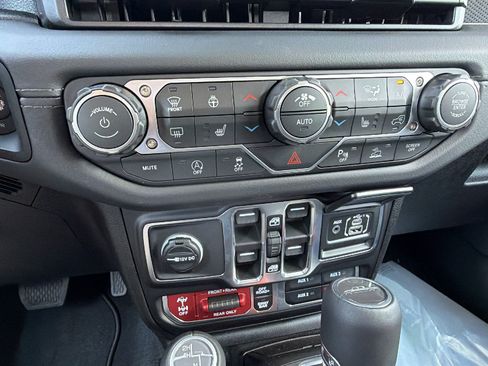 New 2026 Jeep Gladiator Rubicon w/ Safety Group AWD/4WD image 29