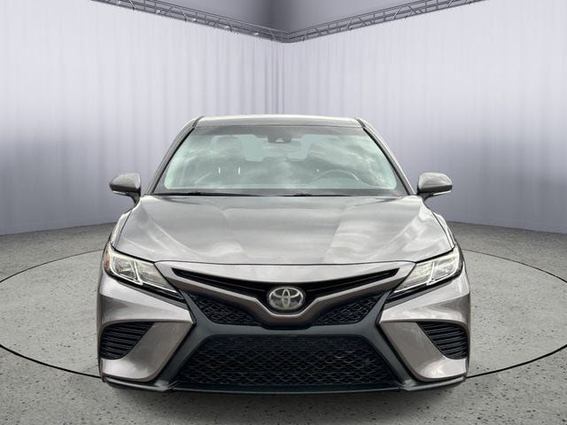 Used 2018 Toyota Camry SE w/ Convenience Package FWD image 4