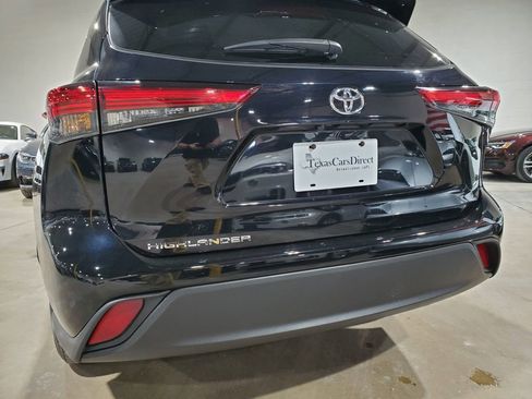 Used 2022 Toyota Highlander L image 44
