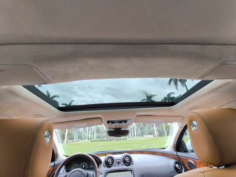 Used 2019 Jaguar XJ L Portfolio RWD image 28