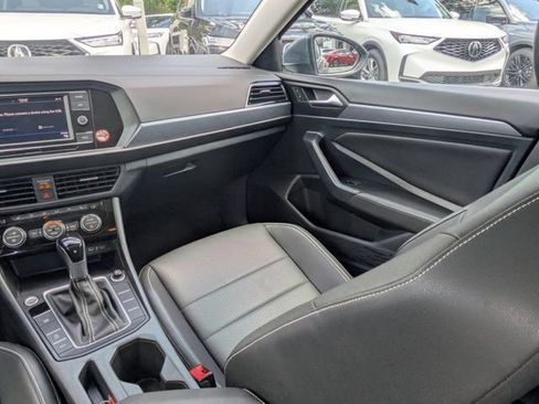 Used 2024 Volkswagen Jetta SE FWD image 16