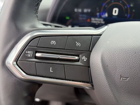 Used 2025 Chevrolet Equinox LT FWD image 21