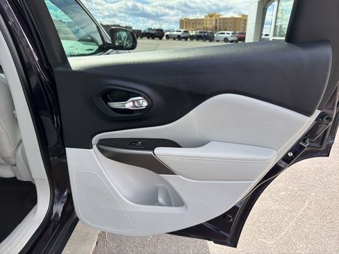 Used 2021 Jeep Cherokee Latitude Lux w/ Sun & Sound Group image 41