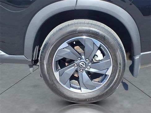 Used 2025 Nissan Rogue SV w/ SV Premium Package image 4