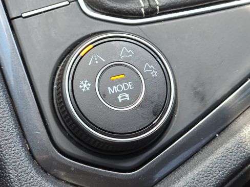Used 2022 Volkswagen Tiguan SE AWD/4WD image 10