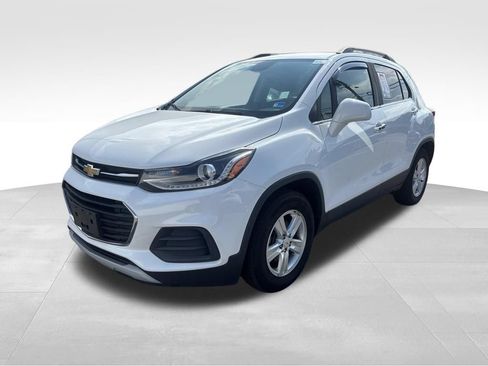Used 2019 Chevrolet Trax LT w/ LT Convenience Package FWD image 2