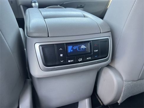 Used 2016 Toyota Highlander Limited image 24