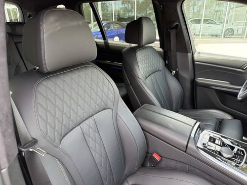 Used 2024 BMW X7 M60i AWD/4WD image 17