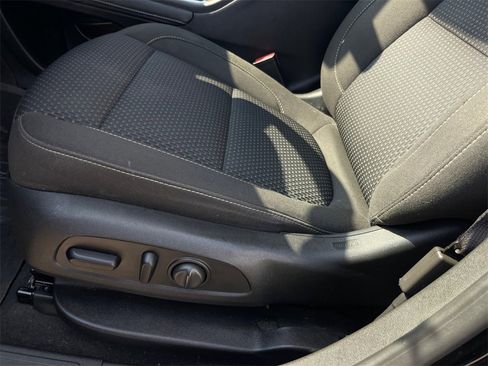 Used 2023 GMC Acadia SLE w/ Driver Convenience Package image 18