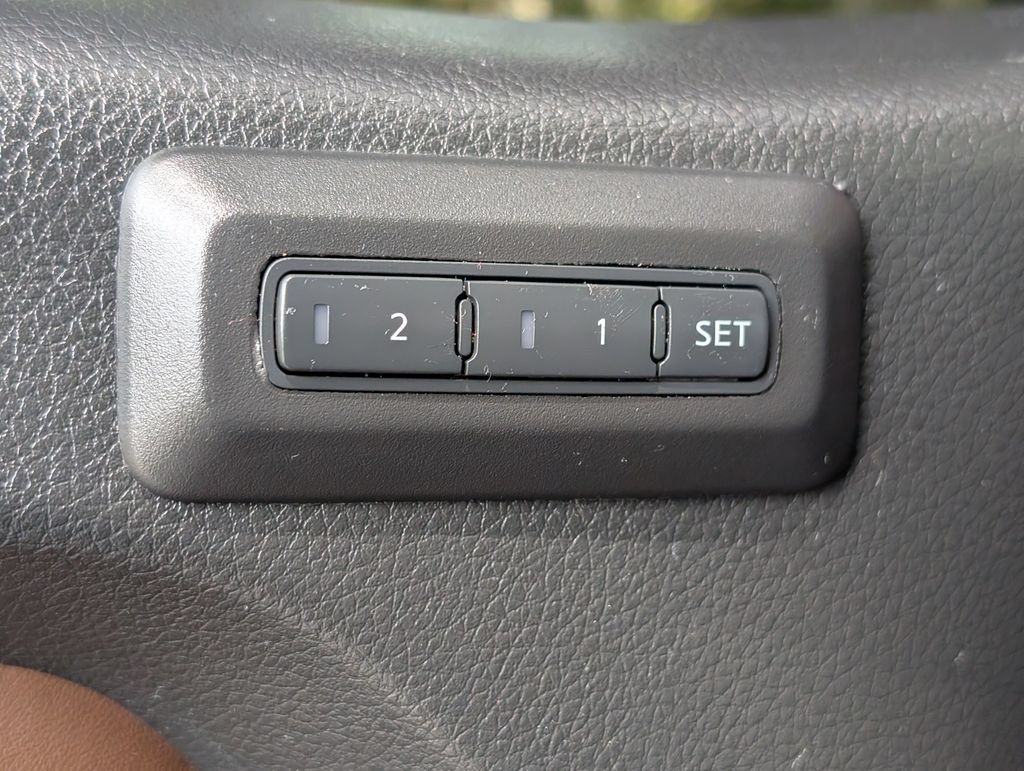Used 2022 Nissan Titan Platinum Reserve w/ Moonroof Package AWD/4WD image 35