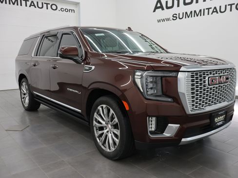 Used 2022 GMC Yukon XL Denali w/ Max Trailering Package AWD/4WD image 2