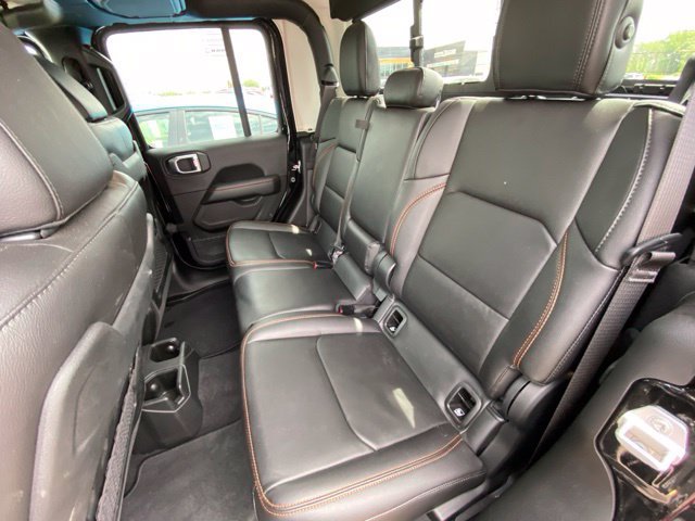 Used 2022 Jeep Gladiator Mojave w/ Cold Weather Group AWD/4WD image 17
