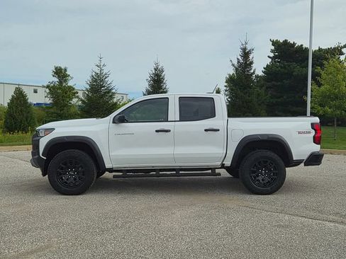 Used 2024 Chevrolet Colorado Trail Boss w/ Advanced Trailering Package AWD/4WD image 8