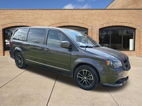 Used 2017 Dodge Grand Caravan SE FWD image 1