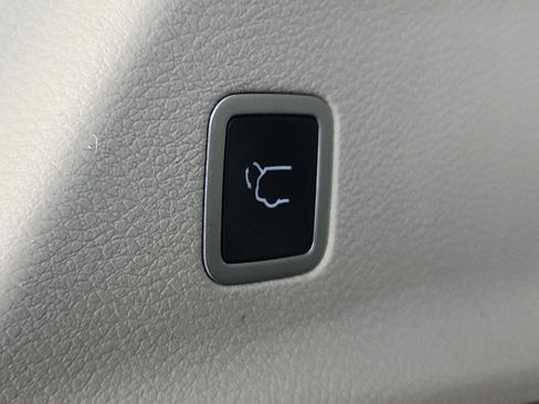 Used 2023 Chrysler Pacifica Touring-L FWD image 29