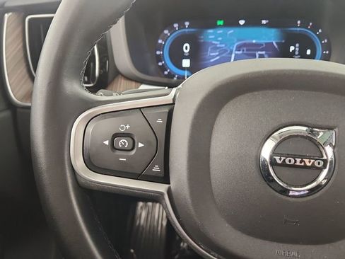 Used 2022 Volvo XC60 B5 Momentum image 18