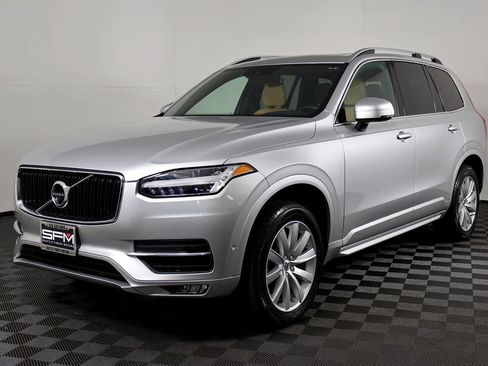 Used 2018 Volvo XC90 T5 Momentum w/ Convenience Package AWD/4WD image 2