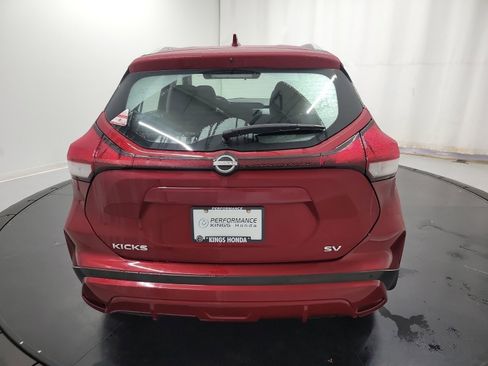 Used 2022 Nissan Kicks SV image 8
