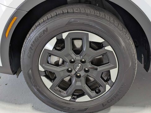 Certified 2025 Kia Sorento S AWD/4WD image 3