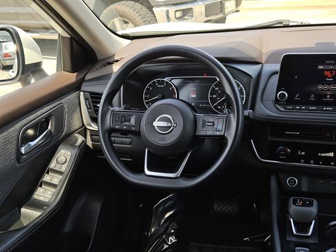 Used 2023 Nissan Rogue SV AWD/4WD image 14