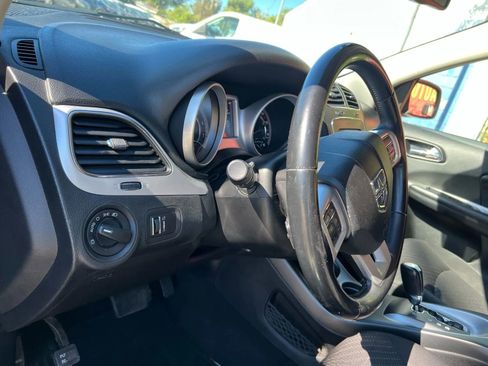 Used 2017 Dodge Journey SE w/ Flexible Seating Group image 13