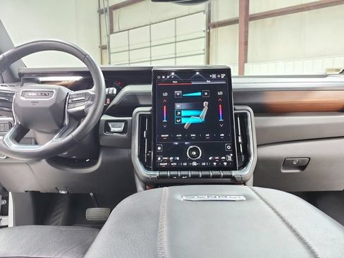 Used 2025 GMC Yukon XL Denali AWD/4WD image 27
