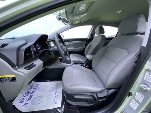 Used 2019 Hyundai Elantra SE image 16