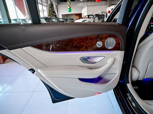 Used 2017 Mercedes-Benz E 300 4MATIC image 20