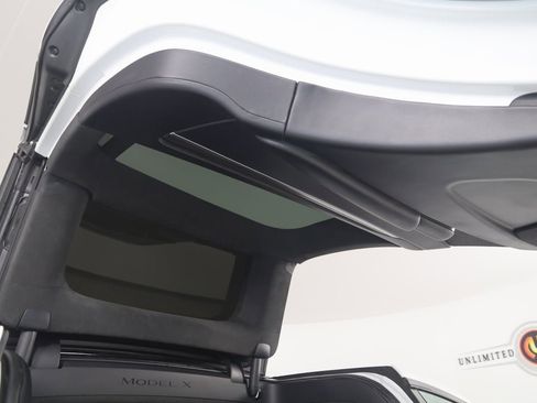 Used 2022 Tesla Model X image 18