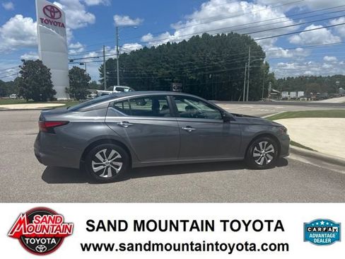 Used 2025 Nissan Altima 2.5 S FWD image 2