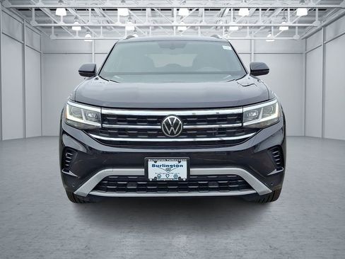 Certified 2022 Volkswagen Atlas Cross Sport SE image 2
