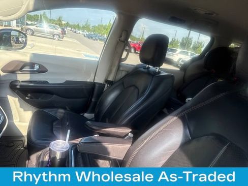 Used 2018 Chrysler Pacifica Touring-L w/ Advanced Safetytec Group FWD image 10