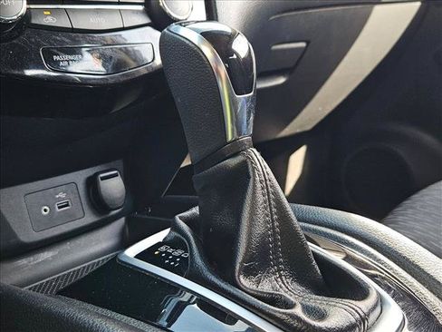 Used 2018 Nissan Rogue SV FWD image 15