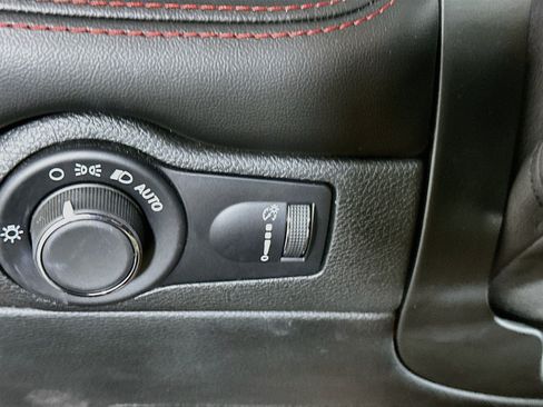 Used 2025 Dodge Durango GT AWD/4WD image 17