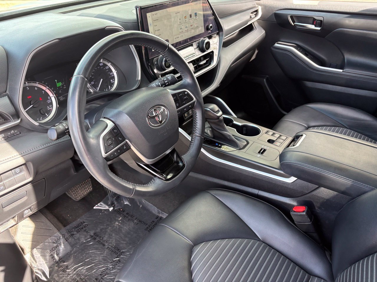 Used 2023 Toyota Highlander XSE FWD image 19