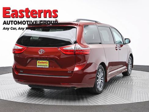 Used 2019 Toyota Sienna XLE FWD image 5