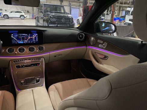 Used 2022 Mercedes-Benz E 350 E 350 w/ AMG Line Exterior image 4