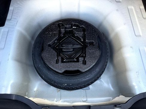 Used 2022 Hyundai Elantra SEL w/ Winter Weather Package image 36