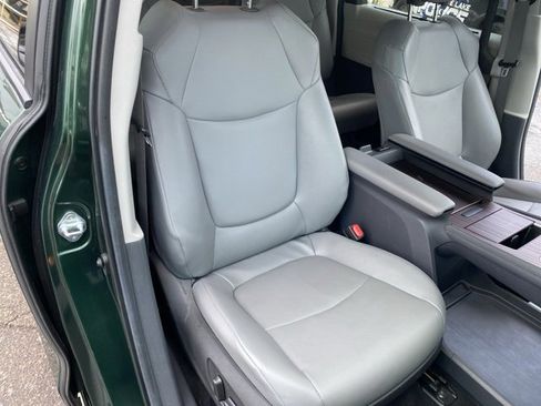 Used 2024 Toyota Sienna XLE image 36