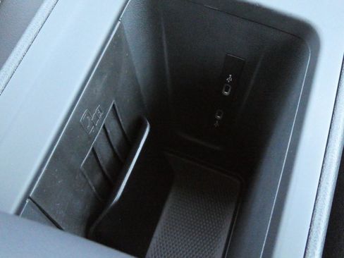 New 2025 Volkswagen Tiguan SE image 14