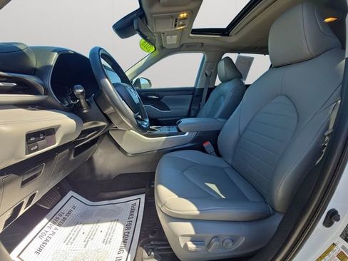 Used 2023 Toyota Highlander XLE FWD image 10