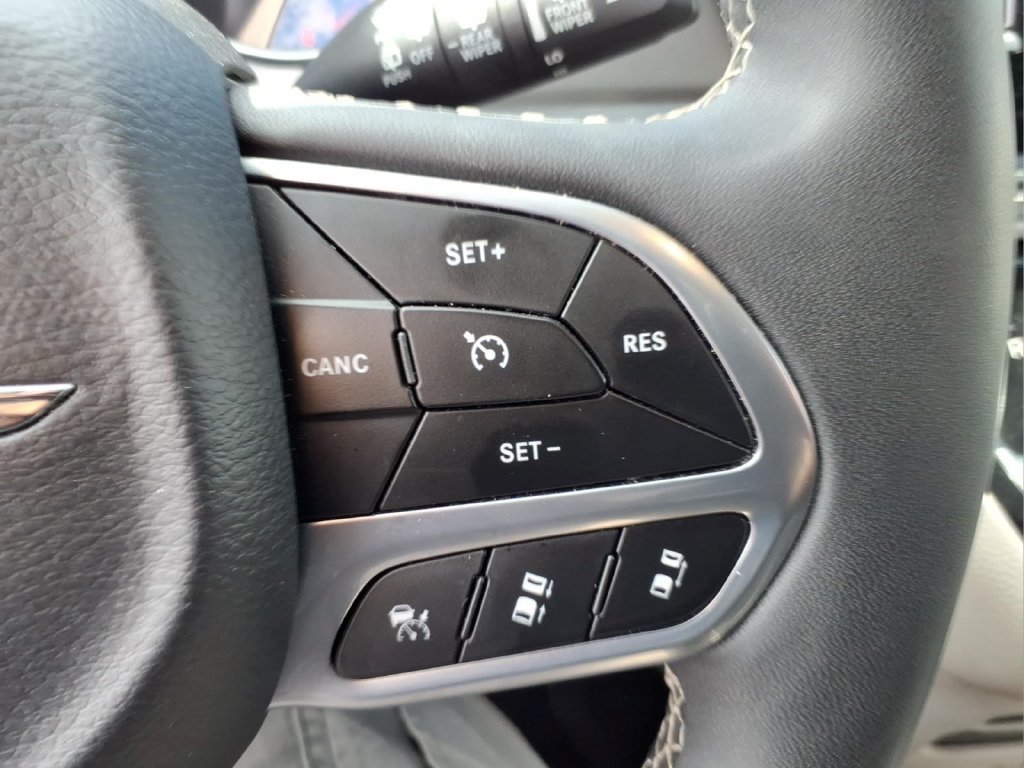 Used 2024 Chrysler Pacifica Limited FWD image 20