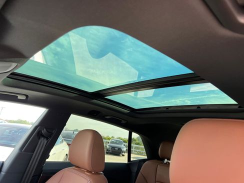 Used 2025 Audi Q8 Premium image 34