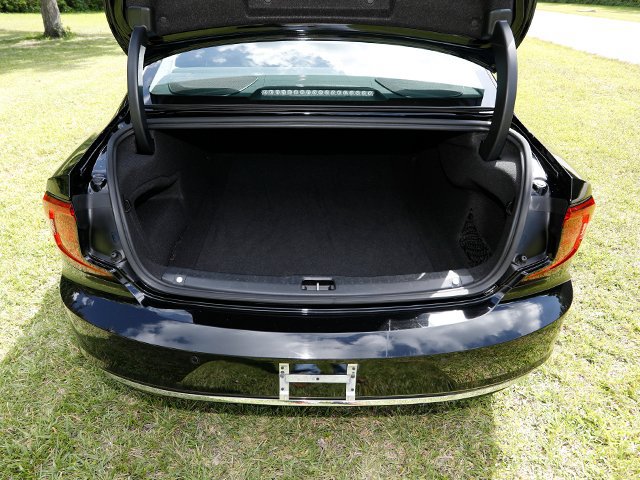 Used 2023 Volvo S90 B6 Plus AWD/4WD image 28