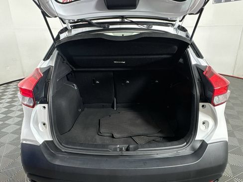 Used 2018 Nissan Kicks SV FWD image 23