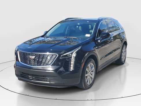 Used 2023 Cadillac XT4 Luxury w/ Cold Weather Package image 3