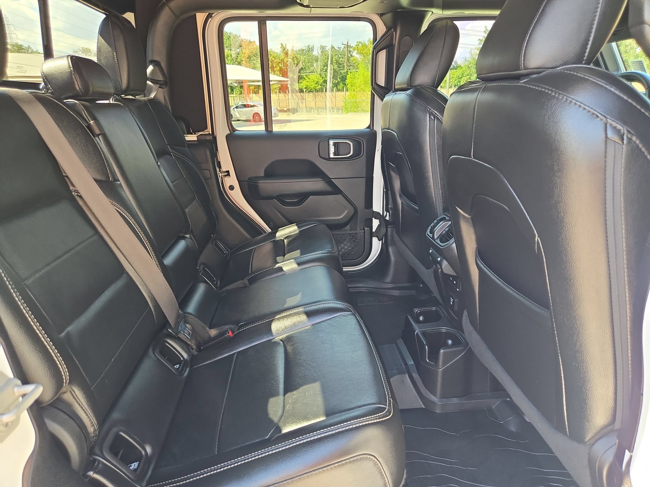 Used 2020 Jeep Gladiator Overland AWD/4WD image 25